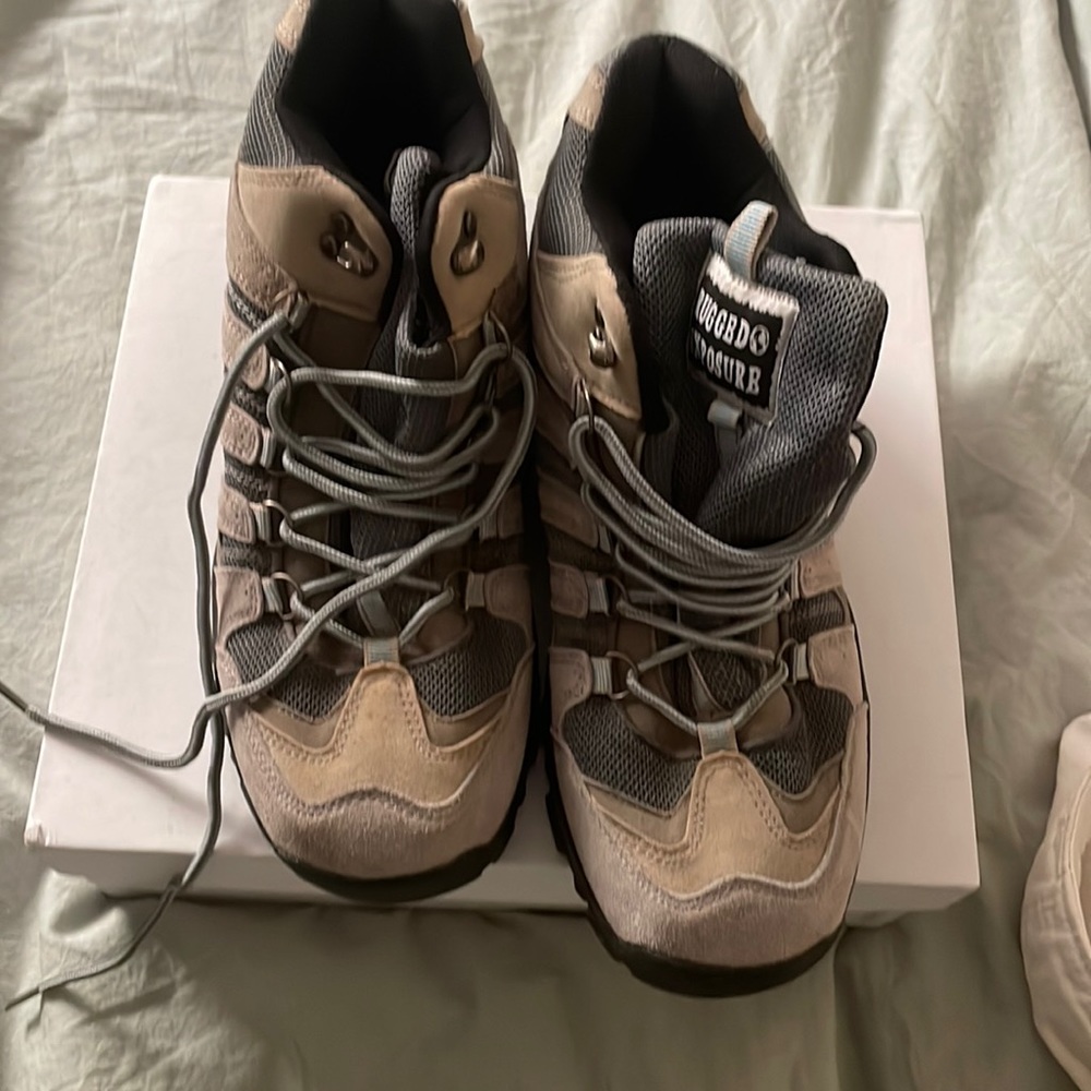 Hiking boots used once good condition
